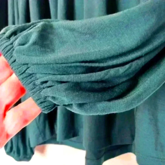 Ann Taylor Balloon sleeve green Topneck long sleeve blouse. - Picture 5 of 8